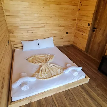 キャンプ場 Reflections Camp ファラリア