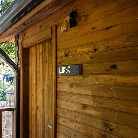 キャンプ場 Reflections Camp ファラリア