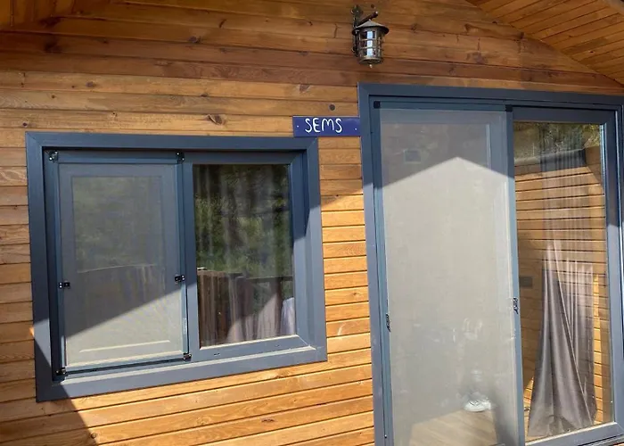 Reflections Camp פאראליה