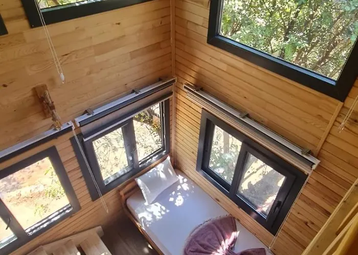 Reflections Camp פאראליה