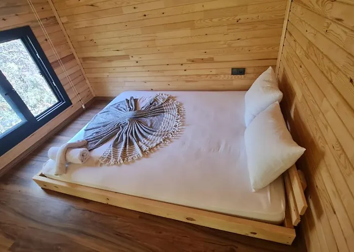 Reflections Camp פאראליה