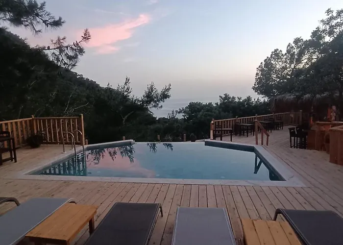 Kemping Reflections Camp