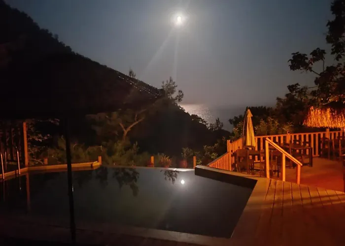 Kemping Reflections Camp *